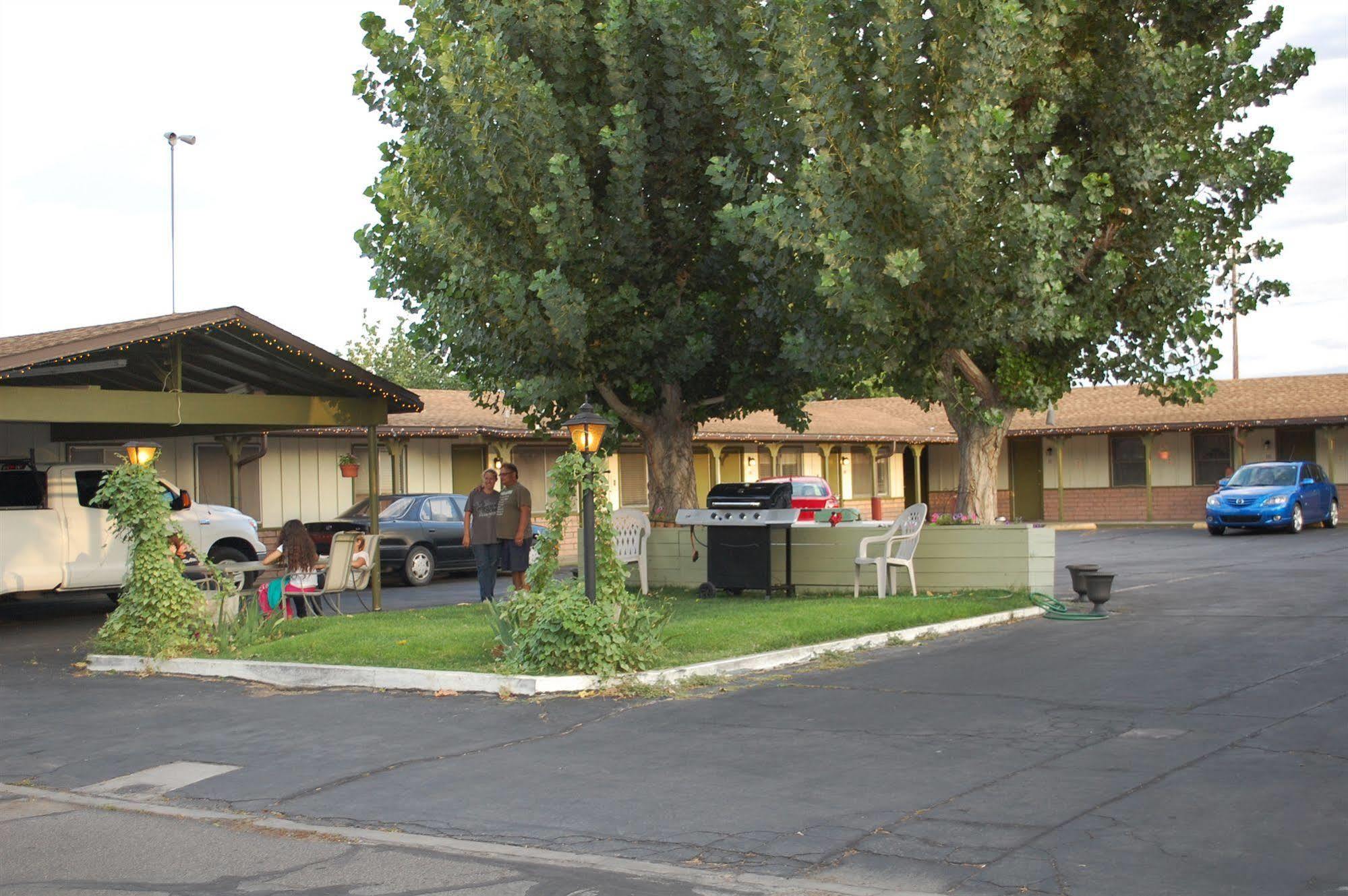 El Rancho Motel Бішоп Екстер'єр фото